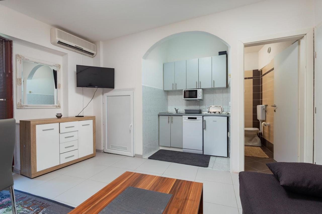 Top Central Apartments Пула Екстериор снимка