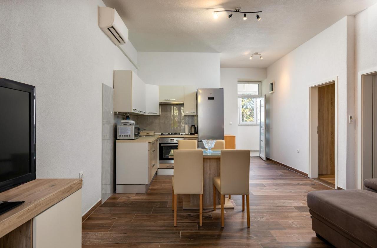 Top Central Apartments Пула Екстериор снимка
