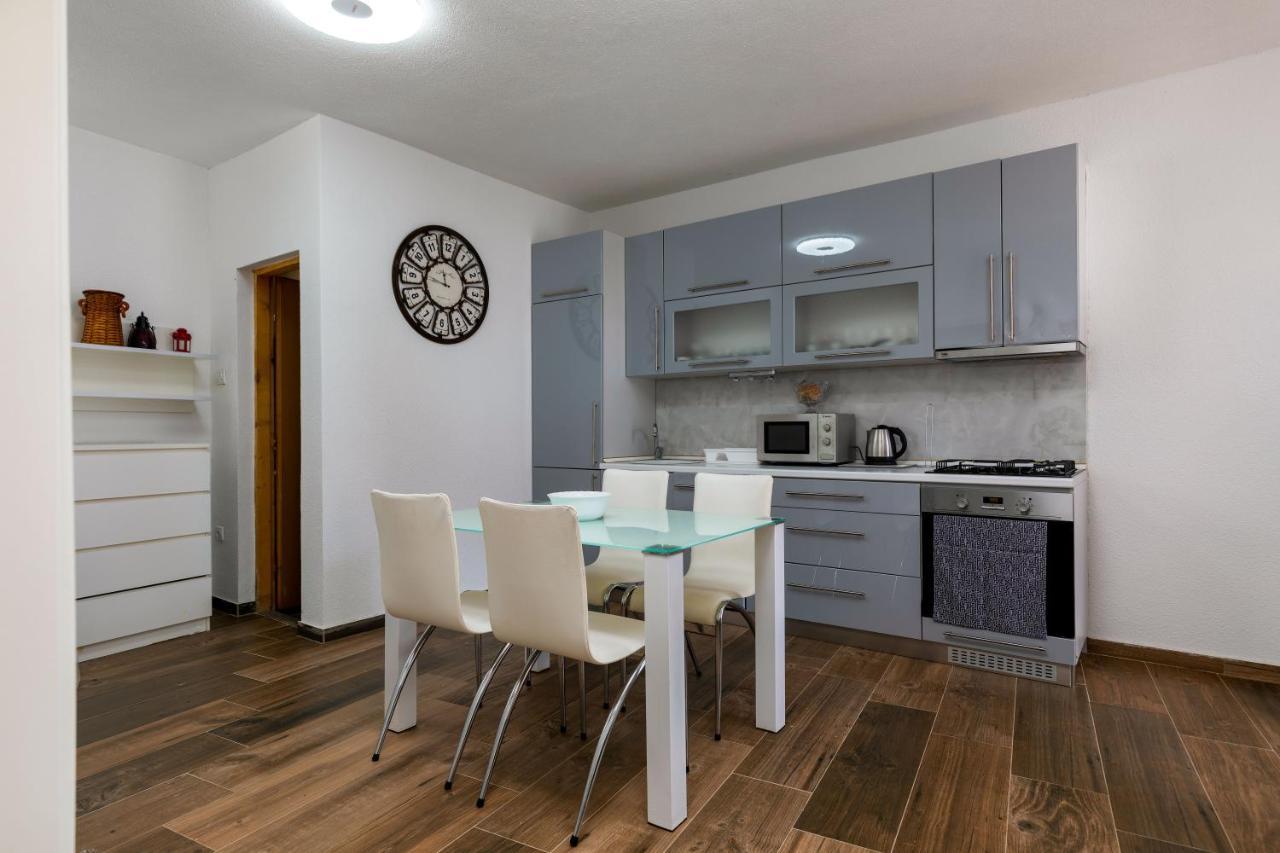 Top Central Apartments Пула Екстериор снимка